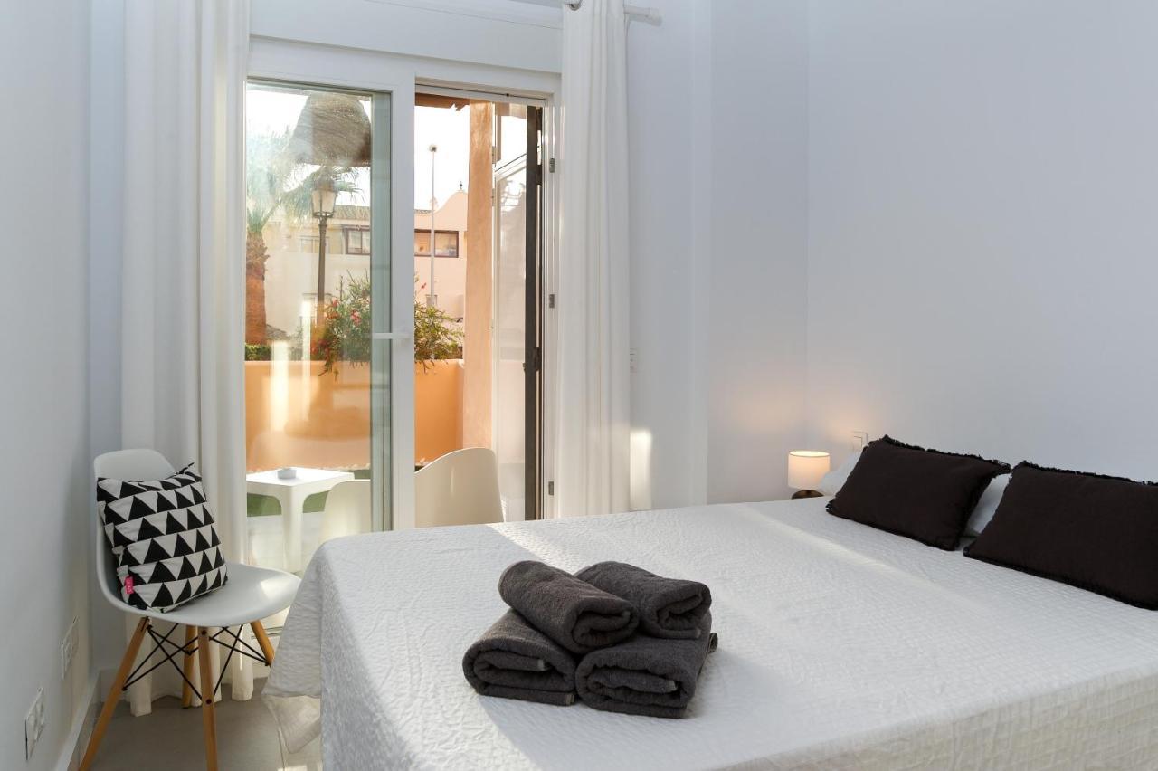 Surf Apartment - Wifi - Parking - Swimming Pool - Patio - Garden Tarifa Bagian luar foto