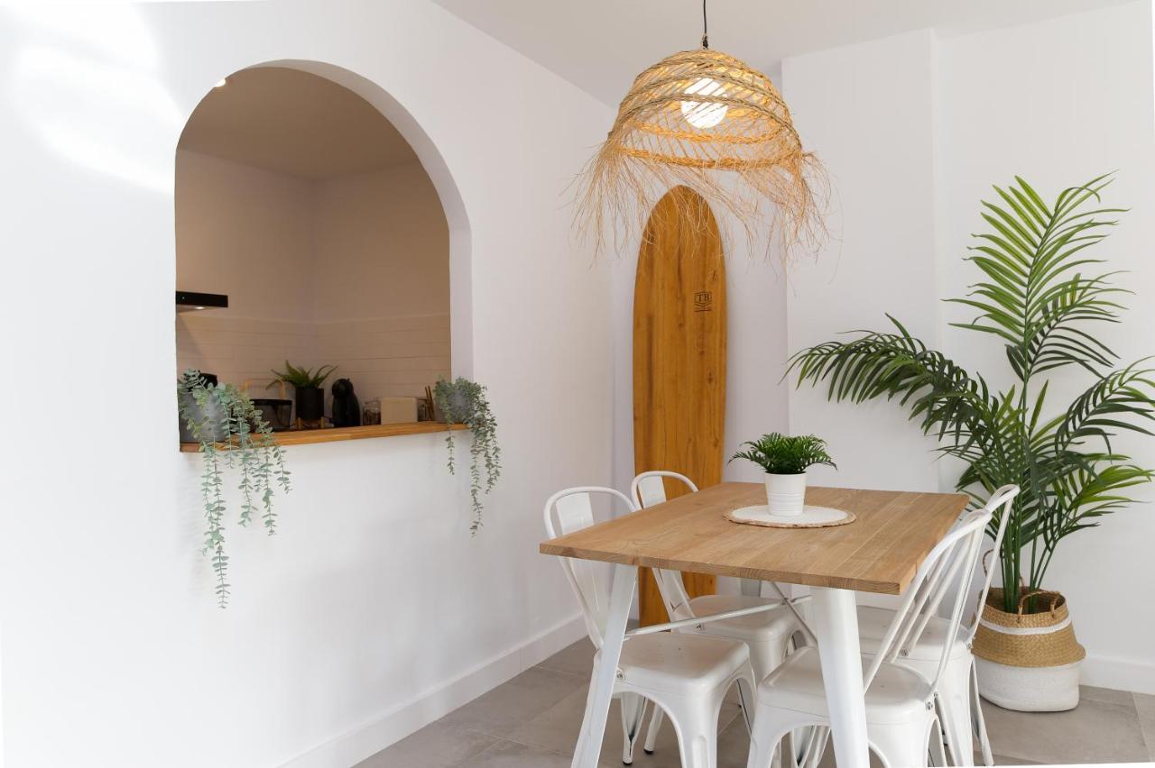 Surf Apartment - Wifi - Parking - Swimming Pool - Patio - Garden Tarifa Bagian luar foto