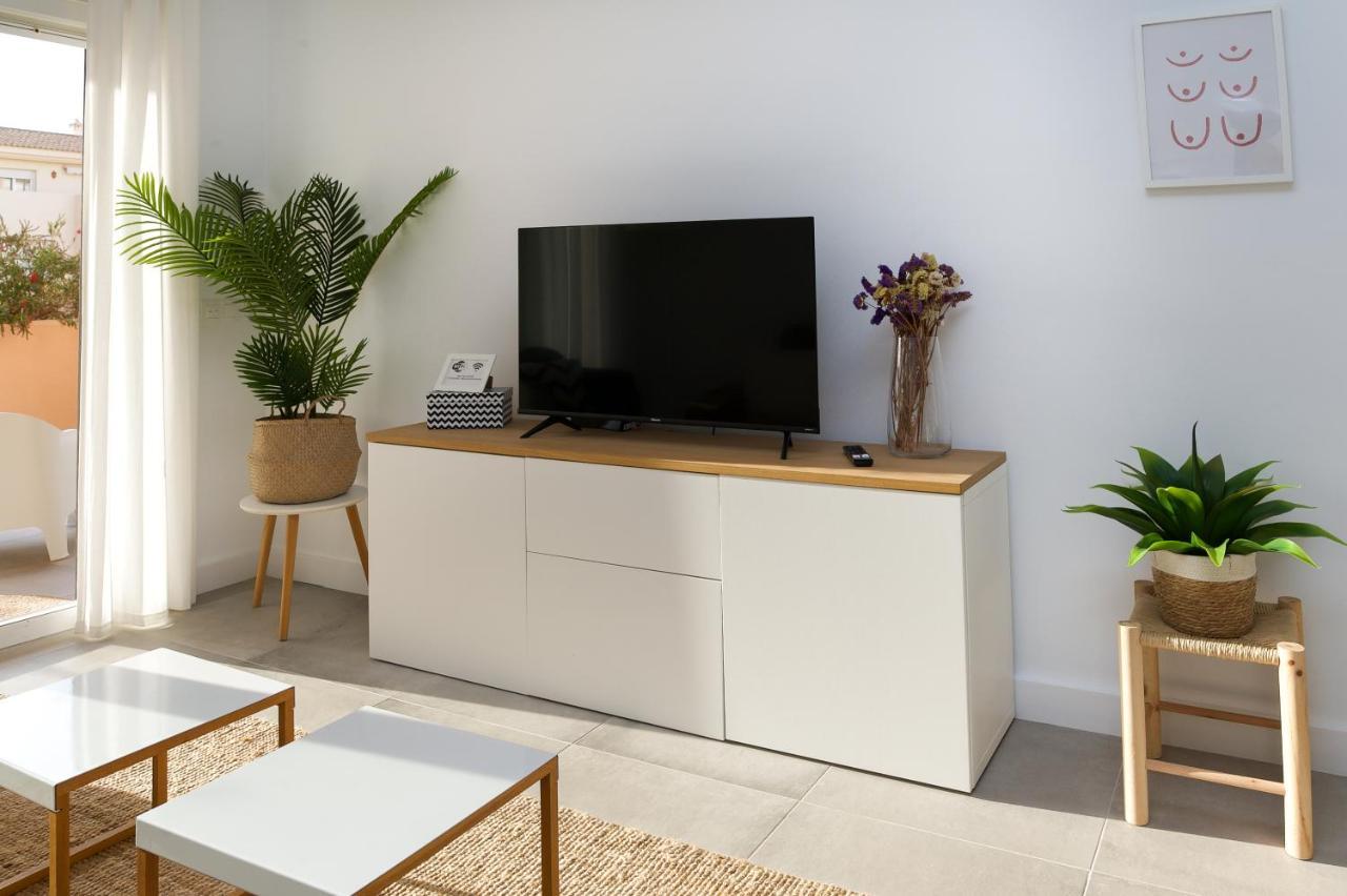 Surf Apartment - Wifi - Parking - Swimming Pool - Patio - Garden Tarifa Bagian luar foto