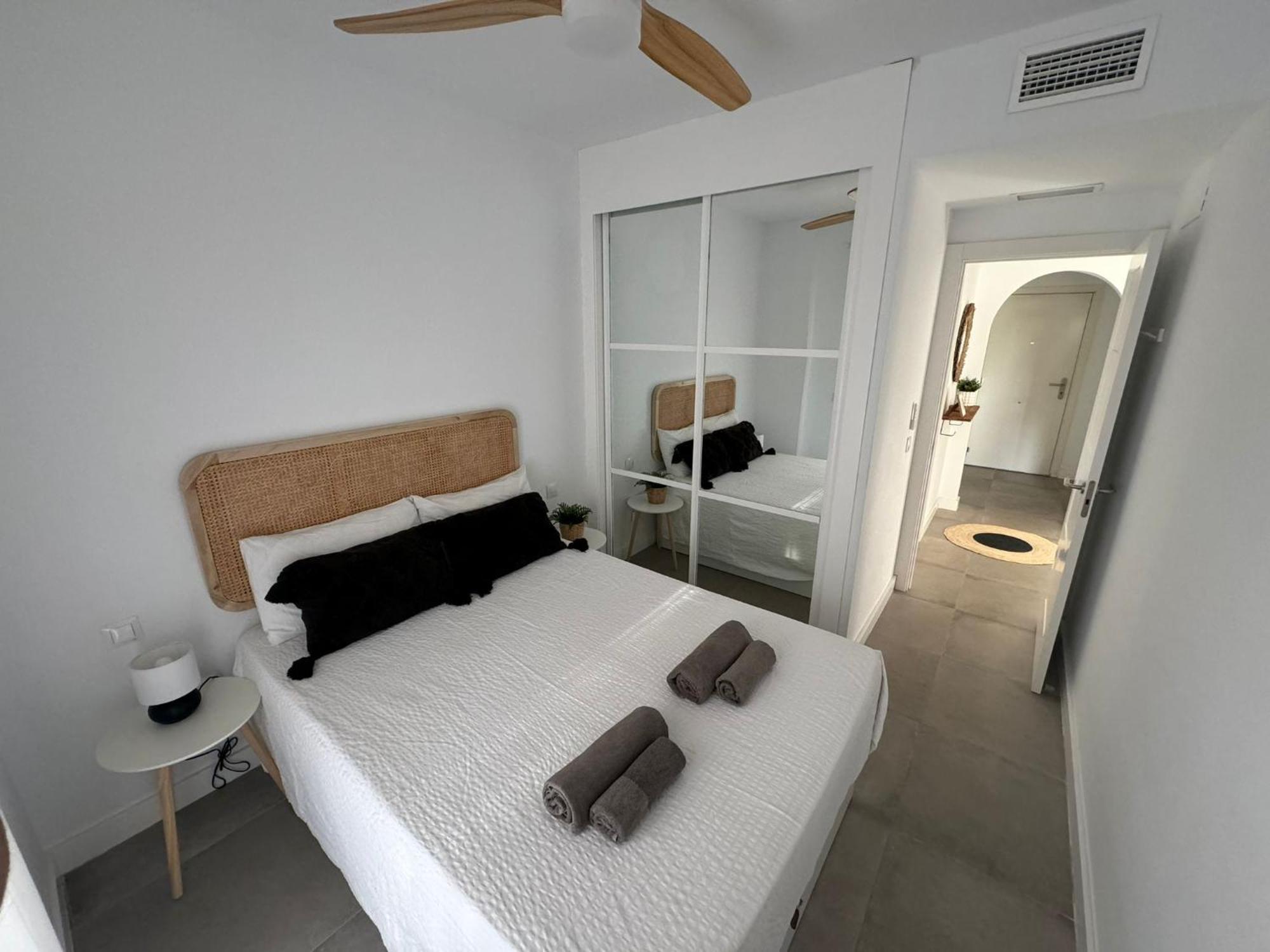 Surf Apartment - Wifi - Parking - Swimming Pool - Patio - Garden Tarifa Bagian luar foto