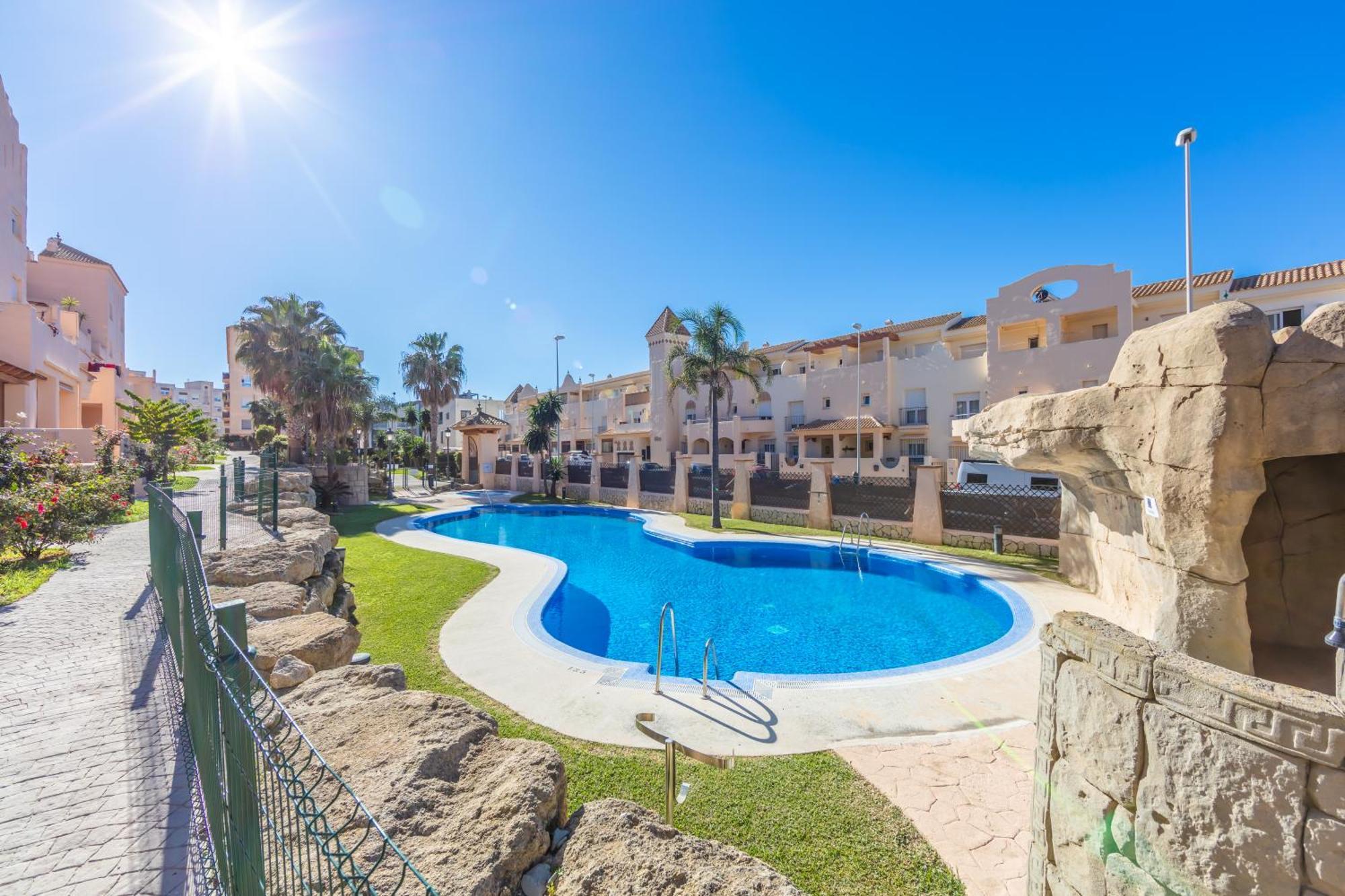 Surf Apartment - Wifi - Parking - Swimming Pool - Patio - Garden Tarifa Bagian luar foto