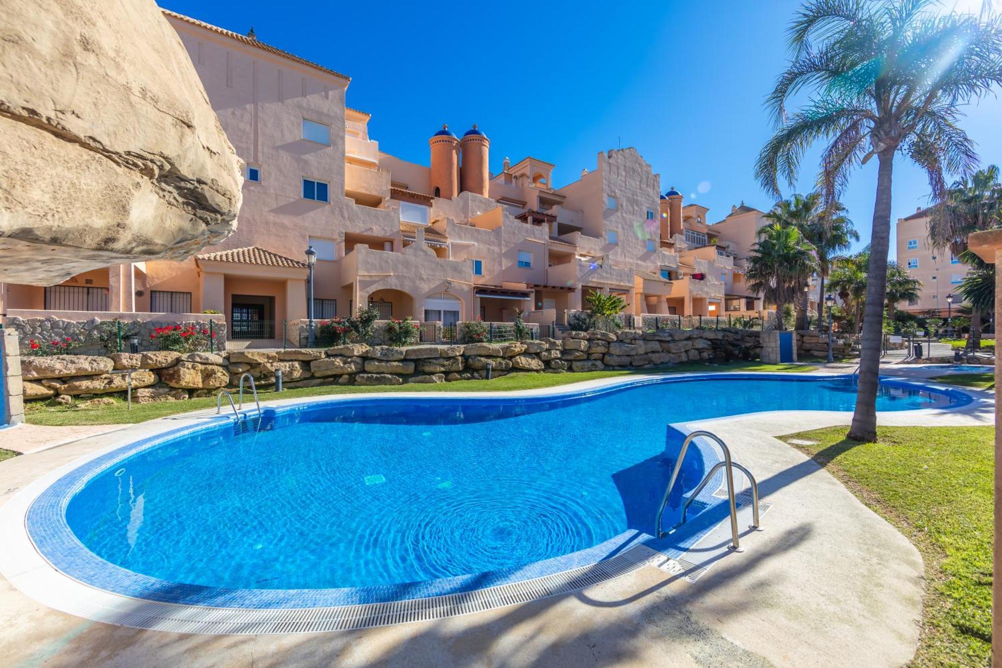 Surf Apartment - Wifi - Parking - Swimming Pool - Patio - Garden Tarifa Bagian luar foto