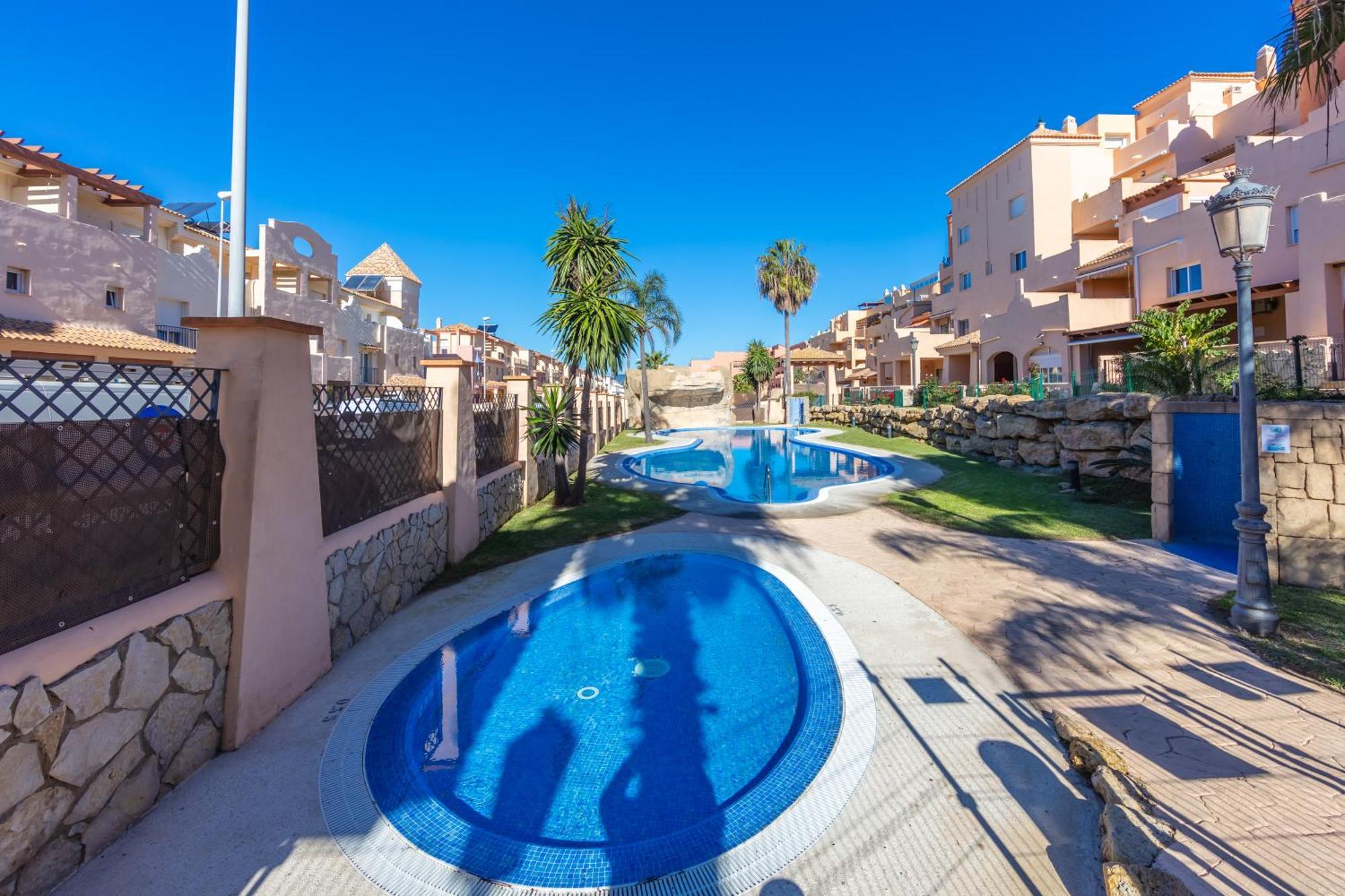 Surf Apartment - Wifi - Parking - Swimming Pool - Patio - Garden Tarifa Bagian luar foto