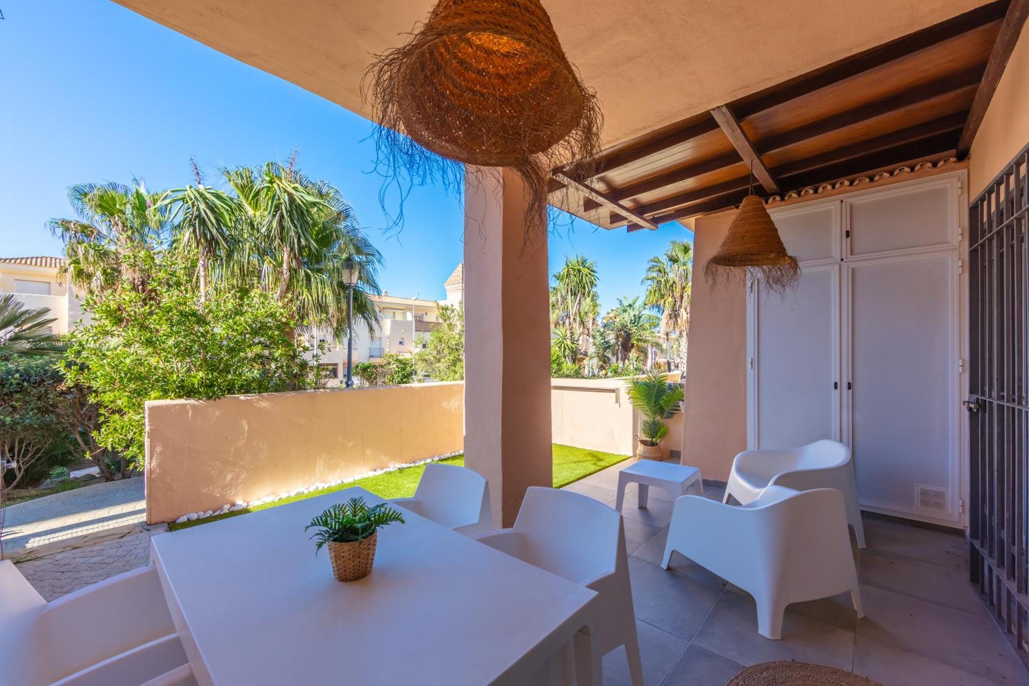 Surf Apartment - Wifi - Parking - Swimming Pool - Patio - Garden Tarifa Bagian luar foto