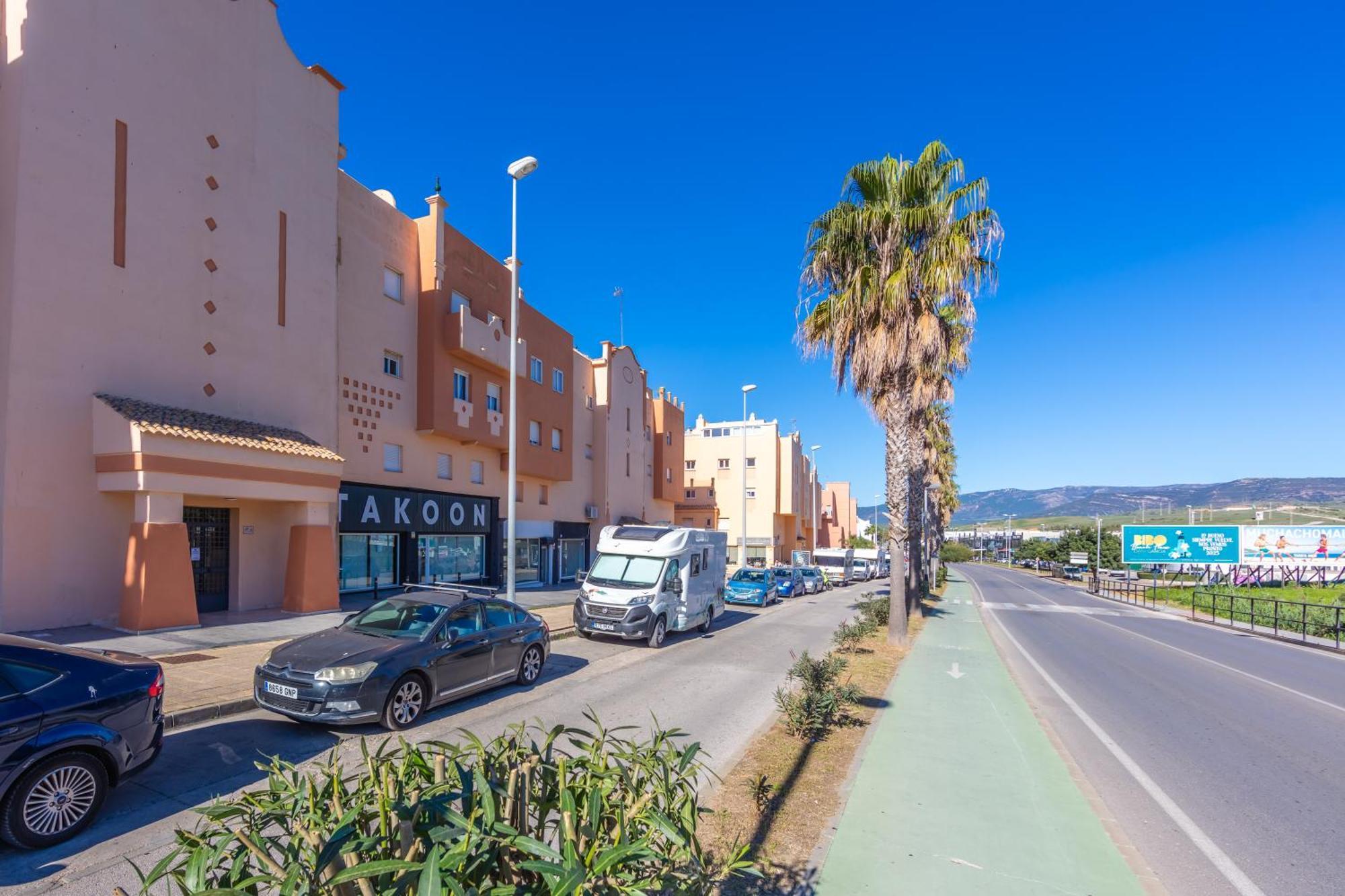 Surf Apartment - Wifi - Parking - Swimming Pool - Patio - Garden Tarifa Bagian luar foto